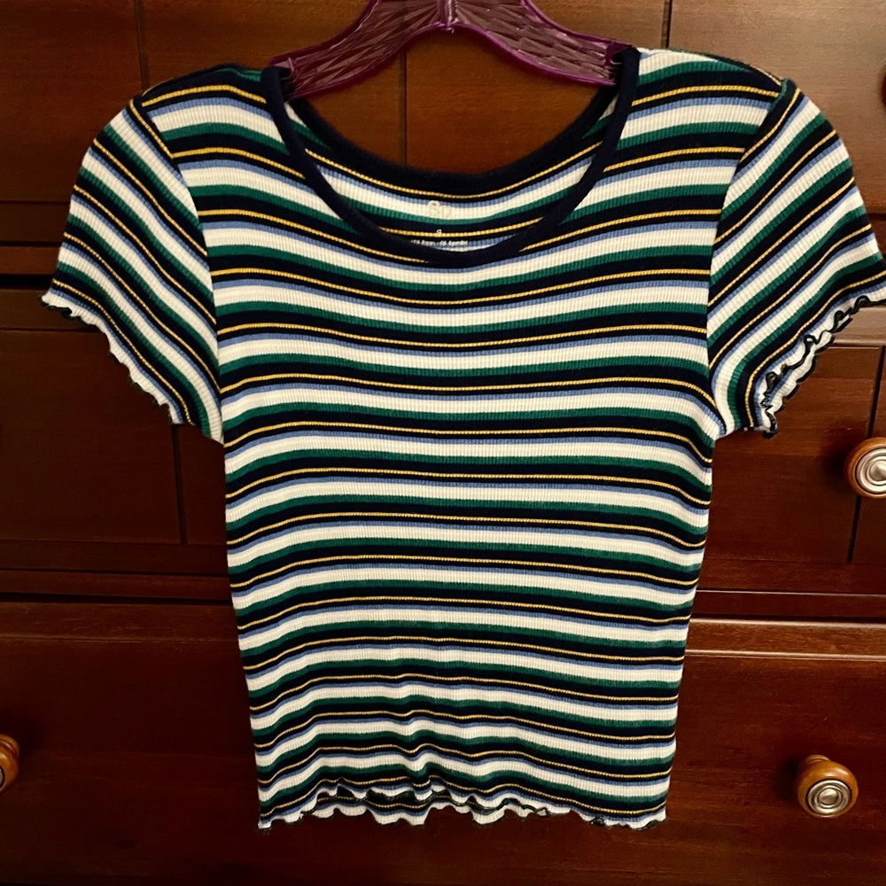 “SO” Junior’s Short Sleeve Shirt Size Small